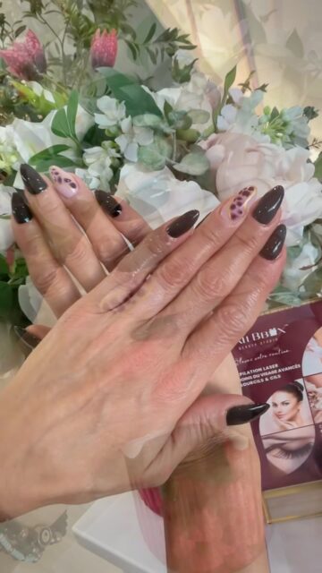 A little wild, a little wicked. 🖤

Glossy black nails meet playful leopard-print accents for a Halloween look that’s anything but ordinary.
Chic, bold, and just the right amount of spooky. 🎃

——

Un look d’Halloween à la fois audacieux et raffiné. 🖤

Le noir ultra brillant rencontre un imprimé léopard original pour une manucure qui sort de l’ordinaire. 🎃

#HalloweenNails #LeopardPrintNails #BlackNails #NailArtDesign #LavalNails